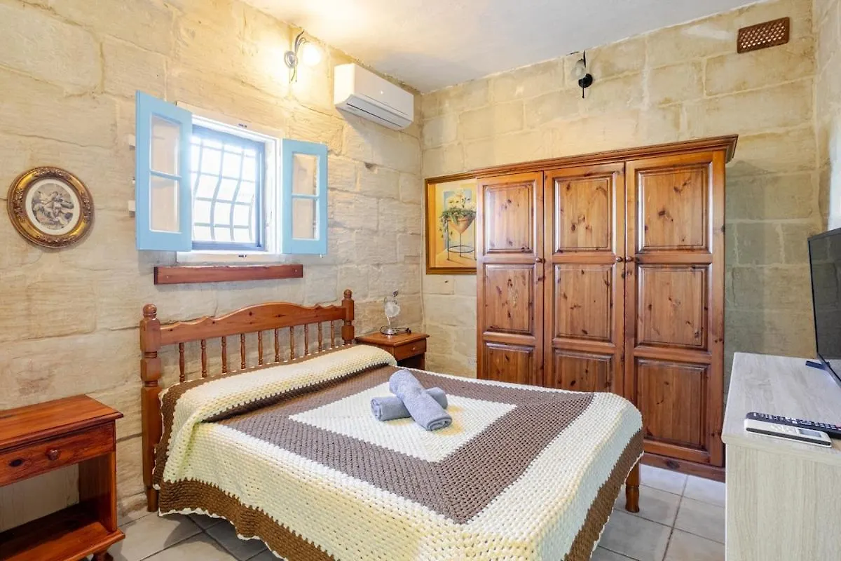 Traditional Entire Maisonette Close To Airport Birzebbuga