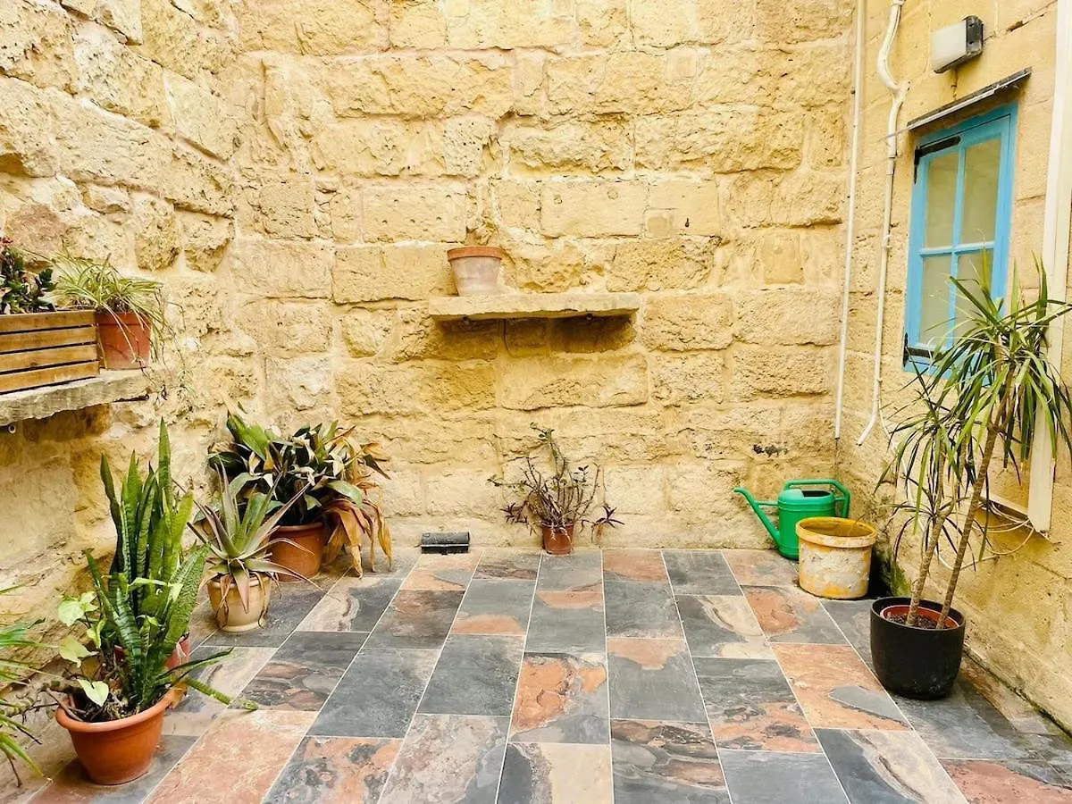 Traditional Entire Maisonette Close To Airport Birzebbuga Apartment