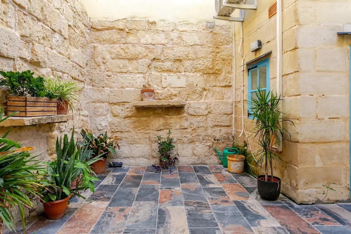Apartment Traditional Entire Maisonette Close To Airport Birzebbuga Malta