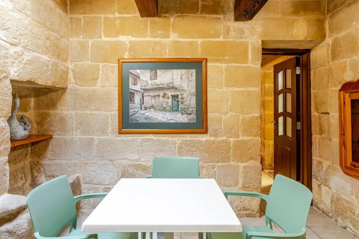 Traditional Entire Maisonette Close To Airport Birzebbuga