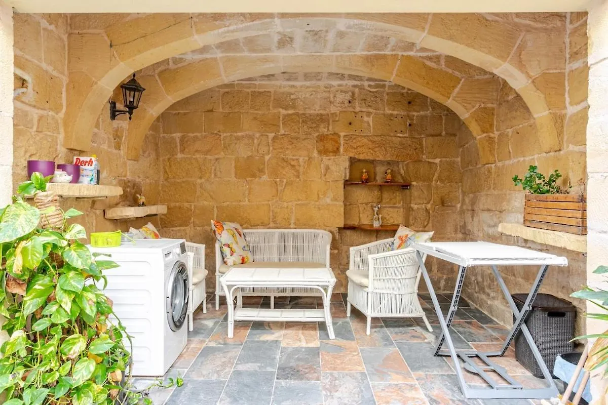 Traditional Entire Maisonette Close To Airport Birzebbuga Malta